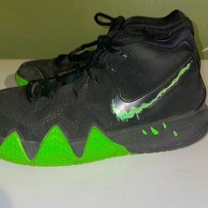 Kyrie’s 4 Halloween 6.5youth (8 women)